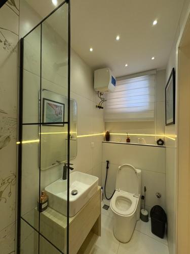 Ένα μπάνιο στο Exclusive London Apartments