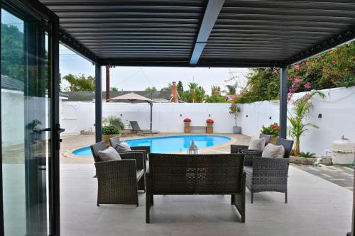 Πισίνα στο ή κοντά στο Modern Luxury Huntington Beach Retreat