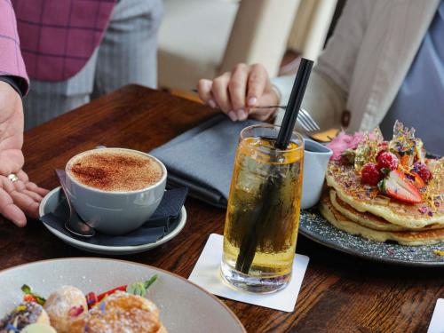 Jídlo v hotelu nebo okolí