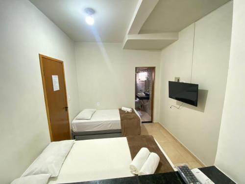 TV a/nebo společenská místnost v ubytování Pousada das Flores