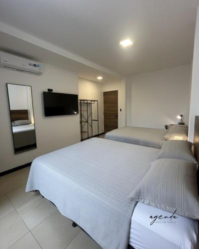 Postel nebo postele na pokoji v ubytování Agenda Hotel
