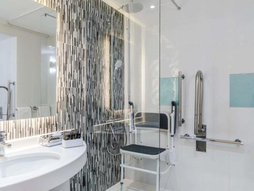 Phòng tắm tại Novotel Edinburgh Park