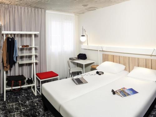 Postel nebo postele na pokoji v ubytování Ibis Pontarlier