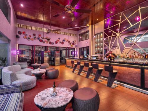 Galería fotográfica de Pullman Bali Legian Beach en Legian