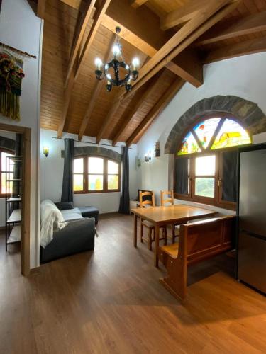 a living room with a dining room table and a kitchen at Apartamentos El Plano in Los Molinos