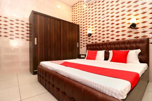 Postel nebo postele na pokoji v ubytování Hotel O Max
