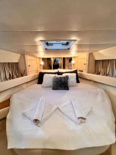 a large bed in the middle of a room at Exclusive 2 in Çeşme
