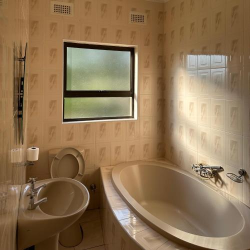 Et badeværelse på Hujeen Guest House