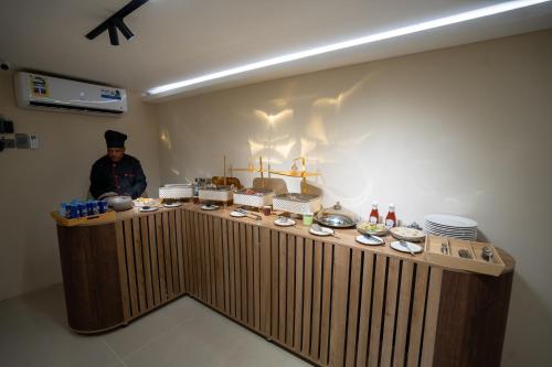 キャンプ場の敷地内または近くでの食事または食べ物