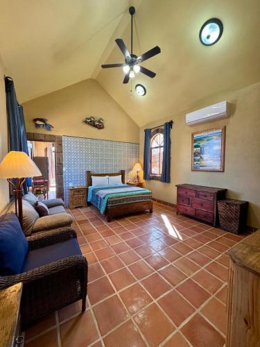 a bedroom with a bed and a ceiling fan at Suite Atún - Justo Centro y a Pasos de la Playa in Loreto
