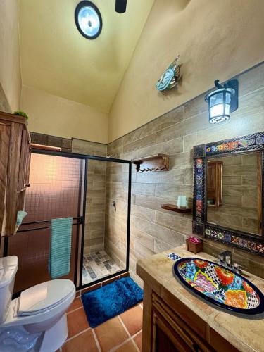 a bathroom with a shower and a toilet and a sink at Suite Atún - Justo Centro y a Pasos de la Playa in Loreto