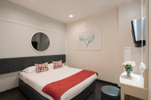 מיטה או מיטות בחדר ב-Value Hotel Balestier