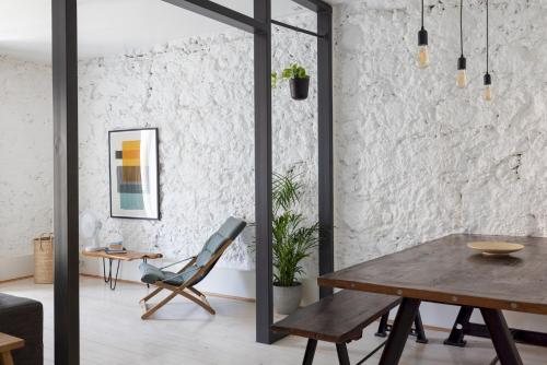 Architectural Gem in Bica II