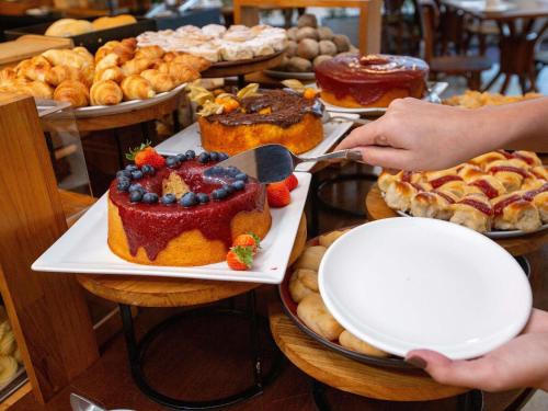 ホテルの敷地内または近くでの食事または食べ物