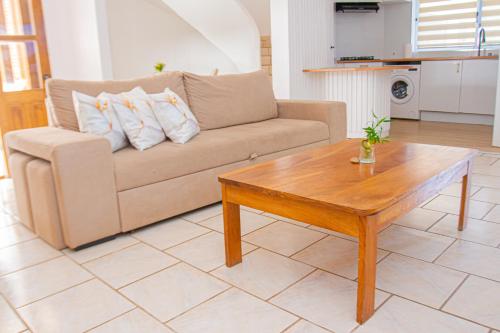 a living room with a couch and a coffee table at Casa 13 - Refúgio Salinas in Vila do Maio