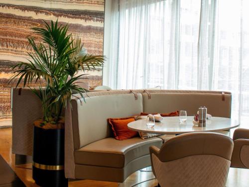 Posezení v ubytování Sofitel Auckland Viaduct Harbour