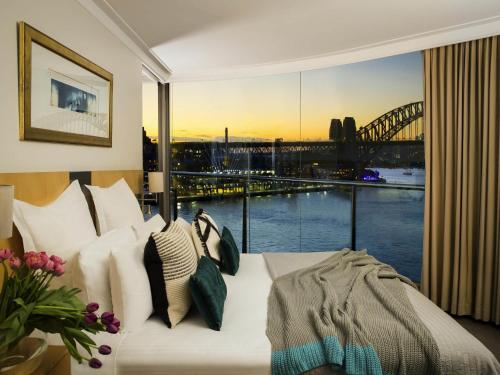 Πισίνα στο ή κοντά στο Pullman Quay Grand Sydney Harbour