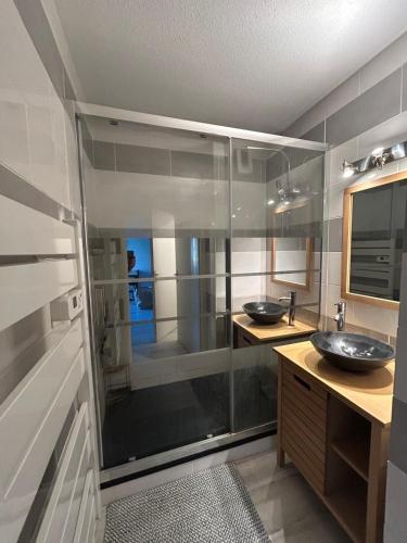 T2 cosy, calme et 2 Parking privé avec Piscine