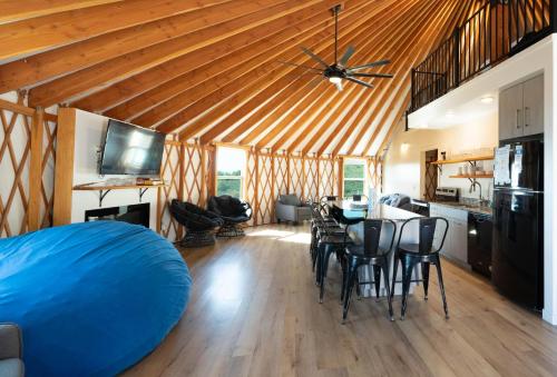 TV i/ili multimedijalni sistem u objektu The Cisco Yurt