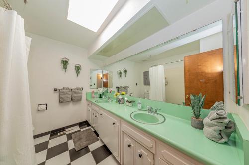 Φωτογραφία από το άλμπουμ του Sierra View Retreat with Newly Installed Hot tub! σε Oakhurst