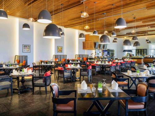 Gallery image of The Lake Garden Hotel Nay Pyi Taw - MGallery Collection in Nay Pyi Taw