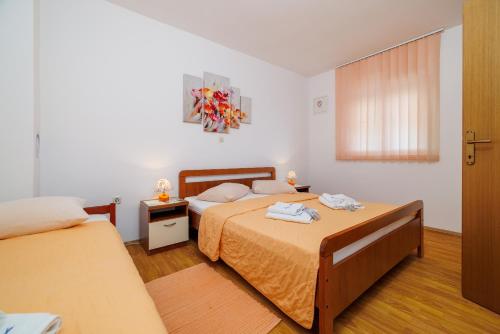 Apartments and rooms with parking space Senj - 5569