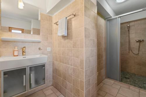 a bathroom with a sink and a shower at Gîte Salgesh - 16 pers & 16 lits - Terrasse - Nature in Salgesch