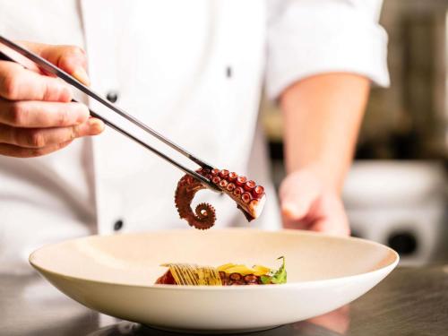 Jídlo v hotelu nebo okolí