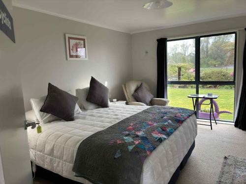 Katil atau katil-katil dalam bilik di Hokitika - Blue Spur Bed and Breakfast