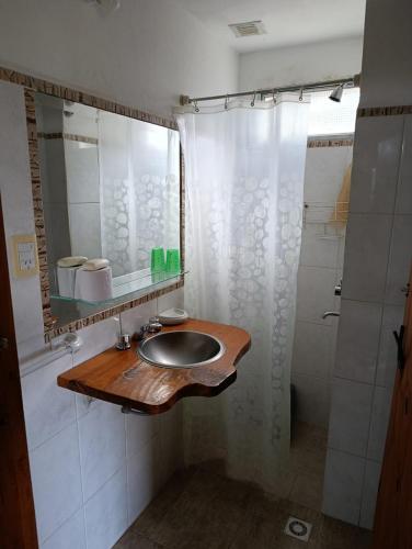 a bathroom with a sink and a shower at Cabatanti in Tanti