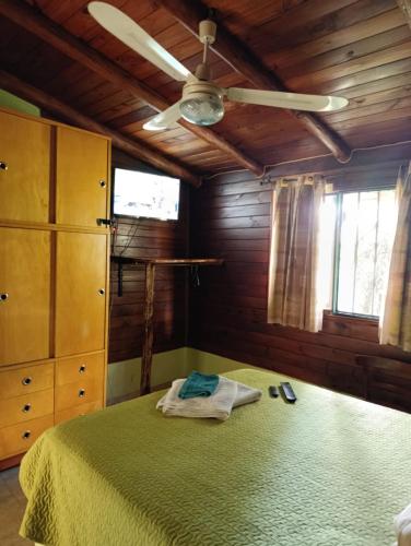 a bedroom with a bed and a ceiling fan at Cabatanti in Tanti