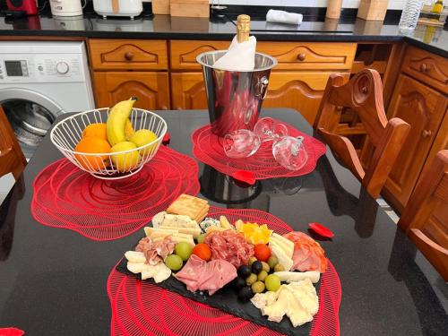 a table with a plate of food and a bowl of fruit at Retiro encantador em Machico - 5 min Praia e Centro A in Machico