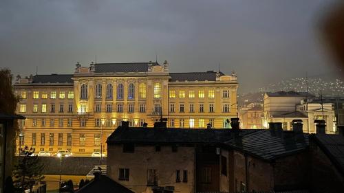 Το κτήριο όπου στεγάζεται  το διαμέρισμα