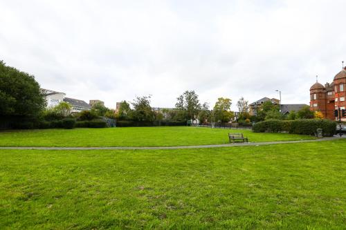 a park with a bench in the middle of a field at Twin Towers Hotel in London