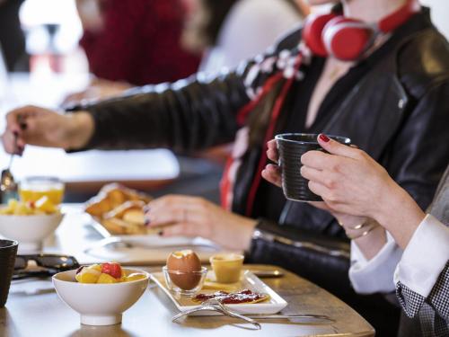 Jídlo v hotelu nebo okolí