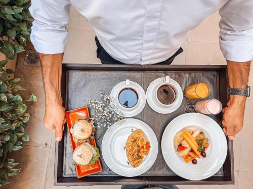 Jídlo v hotelu nebo okolí