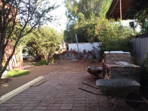 Κήπος έξω από το Hostal sra Carmen