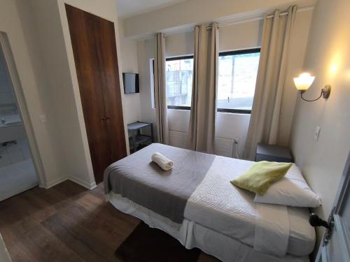 Una cama o camas en una habitación de Hotel Plaza Sky - Centro de Osorno