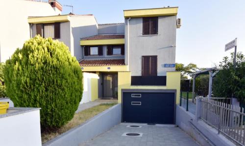 Apartments with a parking space Umag - 20422