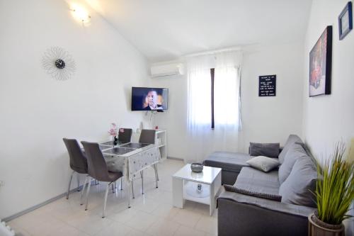 Apartments with parking space Umag - 20422