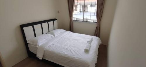 Postel nebo postele na pokoji v ubytování IJM 85 Terrace Sandakan