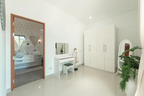 Ένα μπάνιο στο Platinum Villa 4 bedrooms Rawai