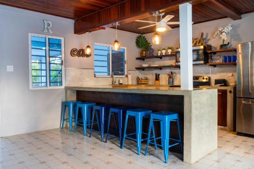 Rusty Blue Belize compound sleeps up to 22, bedrooms with AC, WiFi, Parking & hot baths
