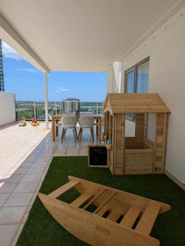 Sun and Serpent, Low-Tox Family Retreat with Views