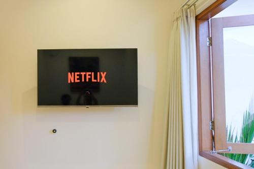 TV a/nebo společenská místnost v ubytování 2BDR Villa - private pool - calm&cozy - aesthetic