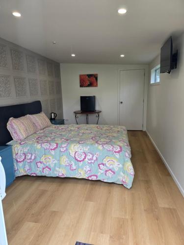 a bedroom with a bed with a colorful comforter at Cold Ebb Mountain View Homestay 