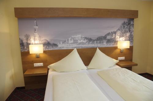Säng eller sängar i ett rum på Hotel Gasthof Kamml