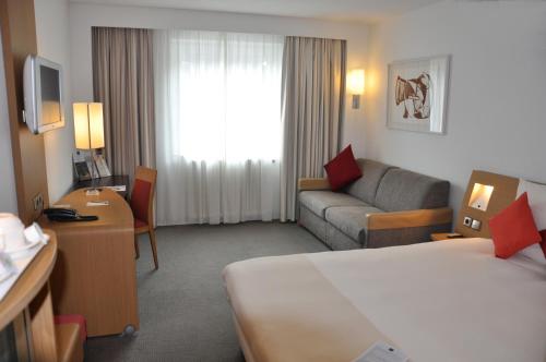  Novotel Andorra -  Room  picture :   Minibar    Shower    Bath                           