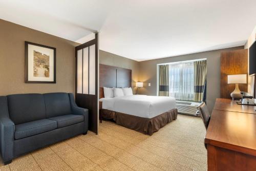 Ένα ή περισσότερα κρεβάτια σε δωμάτιο στο Comfort Inn & Suites