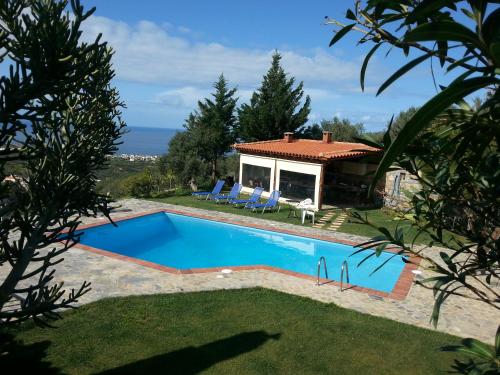 Πισίνα στο ή κοντά στο Villa Iliothea